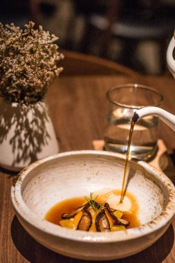 Çay yumurta Soubise'lerden, Mandarin pu-erh suyu ve Gingk ile