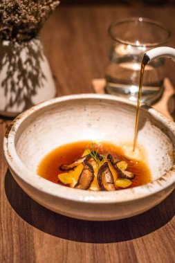 Çay yumurta Soubise'lerden, Mandarin pu-erh suyu ve Gingk ile