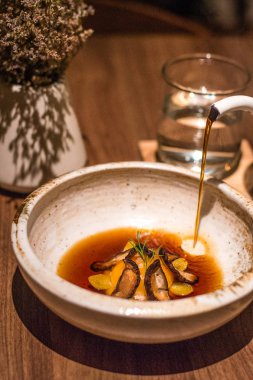 Çay yumurta Soubise'lerden, Mandarin pu-erh suyu ve Gingk ile