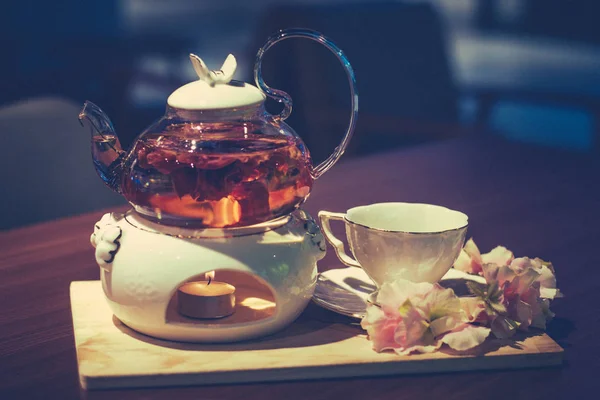 Čaj Petal Flower Sadě Sklo Čaj Čaj Teplejším Světlem — Stock fotografie