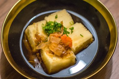 Soya palamut sauc ile Agedashi Tofu derin kızarmış soya fasulyesi