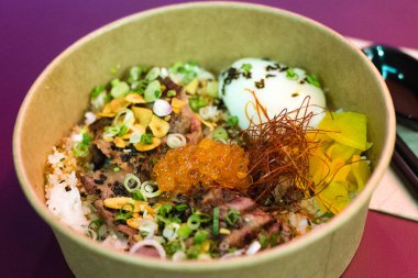 Truffle Wagyu Don, Ikura Shoyuzuke, Wagyu striploin, onsen yumurta, tedavi kelp, ev karışım truffle soya, somon karaca