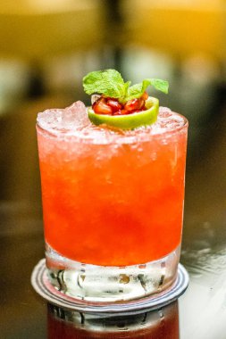 nane kireç ve nar tohumları ile nar kokteyli