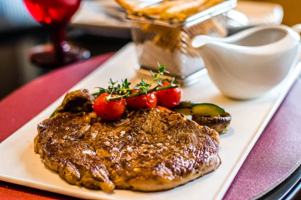 Lentrecote de Boeuf 200 days grain fed Angus rib eye with a dense brandy cream sauce and crispy fries. — Stock Photo, Image