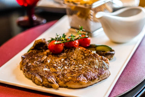 Lentrecote de Boeuf 200 days grain fed Angus rib eye with a dense brandy cream sauce and crispy fries. — Stock Photo, Image