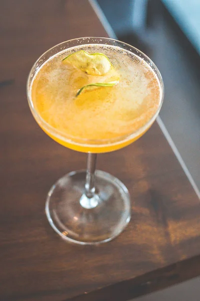 Coppertone cocktail, made with whisky, flat apple cider, apple cider vinegar and maple cayenne pepper — Stock Photo, Image