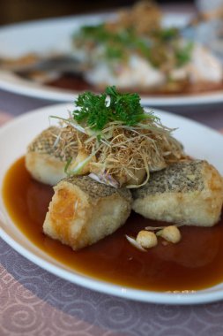 Kokulu Sarımsak ve Teriyaki Soslu Morina Balığı Nın Çırçır Filetosu