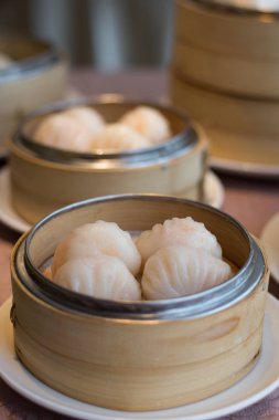 Bir bambu sepette Su Kestanesi ile Superior Har Kao Karides Köfte