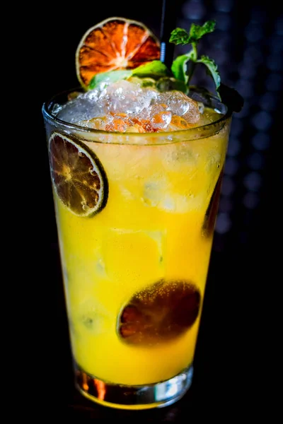 Vodka or rum with homemade falernum, ginger beer and passionfruit in a tall glass — Stock Photo, Image