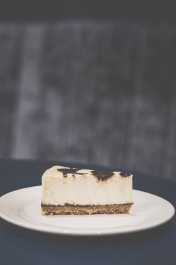 Nutella Peynir kek klasik chhese frosting tuzlu tereyağı bisküvi tabanının bir tabanında çikolata nutella girdapları ile karışık