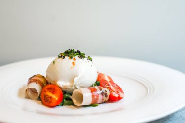 Artigiana Burrata Salata Ot marine burrata, Fransız kürdomuz omuz ve salata