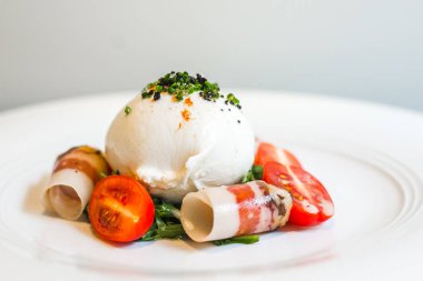 Artigiana Burrata Salata Ot marine burrata, Fransız kürdomuz omuz ve salata