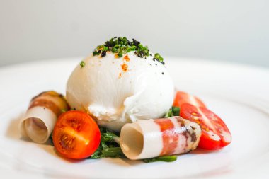 Artigiana Burrata Salata Ot marine burrata, Fransız kürdomuz omuz ve salata