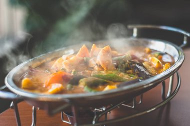 Patlıcan brinjal bamya bayan parmakları ile Köri Assam Balık dilim uzun fasulye snap fasulye