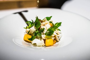 Yerel Wild Caught Yengeç, Sustenir Çiftlik Çilek İmza biber dondurma, yumurta akı & tuzlu uskumru