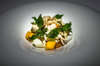 Yerel Wild Caught Yengeç, Sustenir Çiftlik Çilek İmza biber dondurma, yumurta akı & tuzlu uskumru