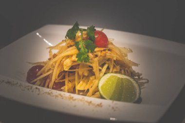 yeşil papaya, kiraz domates, kaju fıstığı ile tay yeşil papaya salatası ve beyaz bir porselen tabaktabaktabaktabaktabaktabaktabaktabaktabaktabaktabaktabaktabaktabaktabaktabaktabaktabaktabaktabaktabaktabaktabaktabaktabaktabaktabaktabaktabaktabaktabaktabaktabaktabaktabaktabak tabaktabak tabaktabaktabaktabaktabaktabaktabaktabaktabaktabaktabaktabaktabak tabaktabak tabaktabak tabaktabak tabaktabak tabaktabak tabaktabak