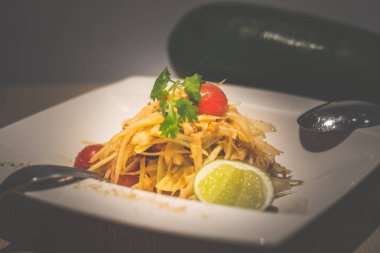 yeşil papaya, kiraz domates, kaju fıstığı ile tay yeşil papaya salatası ve beyaz bir porselen tabaktabaktabaktabaktabaktabaktabaktabaktabaktabaktabaktabaktabaktabaktabaktabaktabaktabaktabaktabaktabaktabaktabaktabaktabaktabaktabaktabaktabaktabaktabaktabaktabaktabaktabaktabak tabaktabak tabaktabaktabaktabaktabaktabaktabaktabaktabaktabaktabaktabaktabak tabaktabak tabaktabak tabaktabak tabaktabak tabaktabak tabaktabak