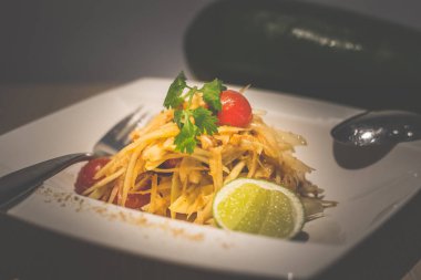 yeşil papaya, kiraz domates, kaju fıstığı ile tay yeşil papaya salatası ve beyaz bir porselen tabaktabaktabaktabaktabaktabaktabaktabaktabaktabaktabaktabaktabaktabaktabaktabaktabaktabaktabaktabaktabaktabaktabaktabaktabaktabaktabaktabaktabaktabaktabaktabaktabaktabaktabaktabak tabaktabak tabaktabaktabaktabaktabaktabaktabaktabaktabaktabaktabaktabaktabak tabaktabak tabaktabak tabaktabak tabaktabak tabaktabak tabaktabak