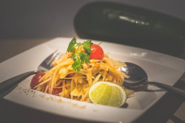 yeşil papaya, kiraz domates, kaju fıstığı ile tay yeşil papaya salatası ve beyaz bir porselen tabaktabaktabaktabaktabaktabaktabaktabaktabaktabaktabaktabaktabaktabaktabaktabaktabaktabaktabaktabaktabaktabaktabaktabaktabaktabaktabaktabaktabaktabaktabaktabaktabaktabaktabaktabak tabaktabak tabaktabaktabaktabaktabaktabaktabaktabaktabaktabaktabaktabaktabak tabaktabak tabaktabak tabaktabak tabaktabak tabaktabak tabaktabak