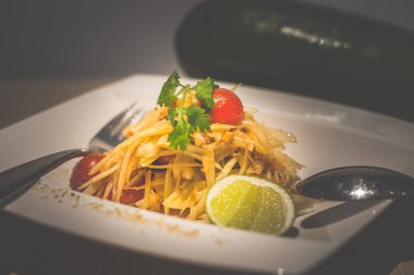 yeşil papaya, kiraz domates, kaju fıstığı ile tay yeşil papaya salatası ve beyaz bir porselen tabaktabaktabaktabaktabaktabaktabaktabaktabaktabaktabaktabaktabaktabaktabaktabaktabaktabaktabaktabaktabaktabaktabaktabaktabaktabaktabaktabaktabaktabaktabaktabaktabaktabaktabaktabak tabaktabak tabaktabaktabaktabaktabaktabaktabaktabaktabaktabaktabaktabaktabak tabaktabak tabaktabak tabaktabak tabaktabak tabaktabak tabaktabak