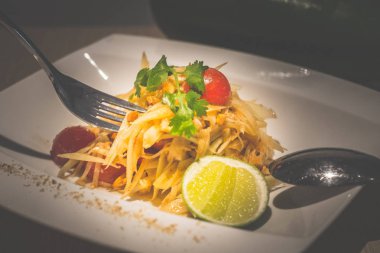 yeşil papaya, kiraz domates, kaju fıstığı ile tay yeşil papaya salatası ve beyaz bir porselen tabaktabaktabaktabaktabaktabaktabaktabaktabaktabaktabaktabaktabaktabaktabaktabaktabaktabaktabaktabaktabaktabaktabaktabaktabaktabaktabaktabaktabaktabaktabaktabaktabaktabaktabaktabak tabaktabak tabaktabaktabaktabaktabaktabaktabaktabaktabaktabaktabaktabaktabak tabaktabak tabaktabak tabaktabak tabaktabak tabaktabak tabaktabak