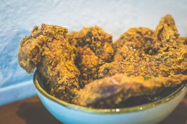 Ribena Wings Hırpalanmış tavuk kanatları azaltılmış Ribena sos attı