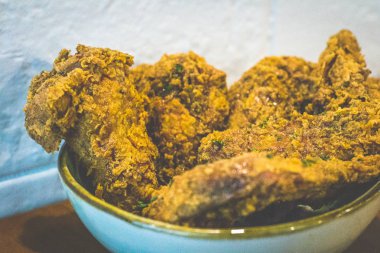 Ribena Wings Hırpalanmış tavuk kanatları azaltılmış Ribena sos attı