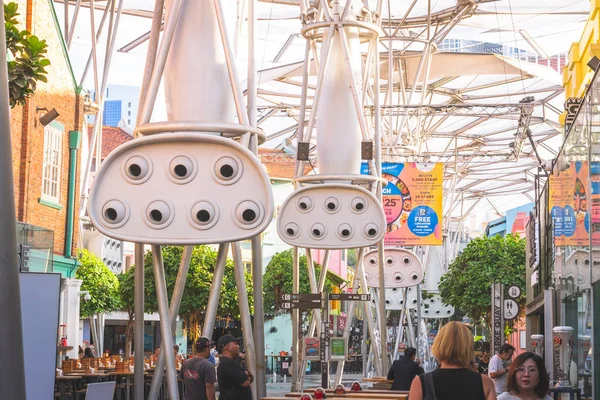 En scen från Clarke Quay nöjes- och matdistrikt precis vid Singapore River — Stockfoto