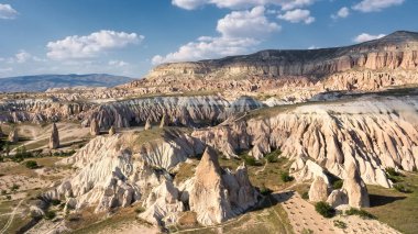 Yüksek dağlar manzara görünümünü Obseving.
