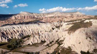 Yüksek dağlar manzara görünümünü Obseving.