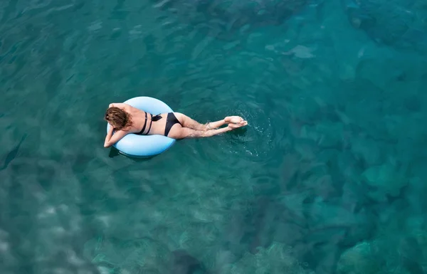 Ragazza Rilassarsi Sul Mare Bella Ragazza Come Concetto Idea Tempo — Foto Stock