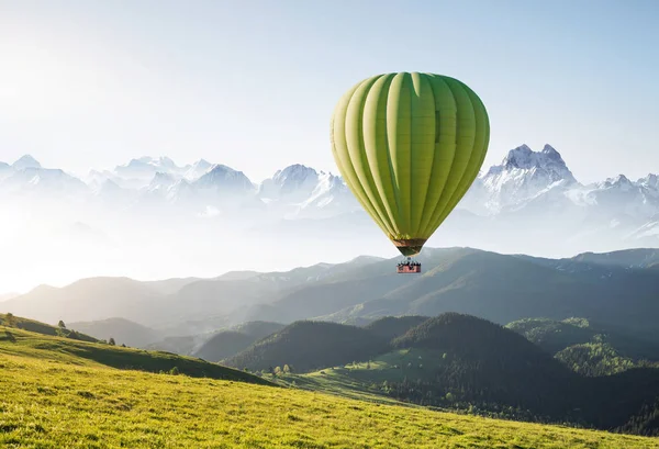 Ballon Aérien Dessus Des Montagnes Été Concept Idée Aventure — Photo