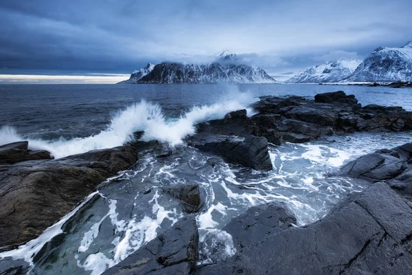 Seashore Med Stenar Solnedgången Vacker Naturlig Seascape Norge — Stockfoto