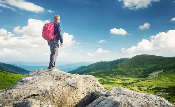 Turista Sulla Cima Della Montagna Sport Concetto Vita Attiva — Foto Stock