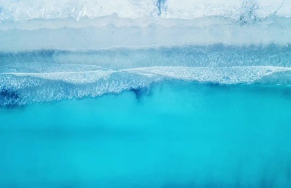 波浪在海滩作为背景 美丽的自然背景在夏天时间 — 图库照片