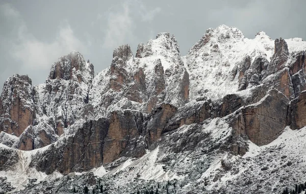 イタリア アルプスの岩 イタリアの山の美しい自然の景観 — ストック写真