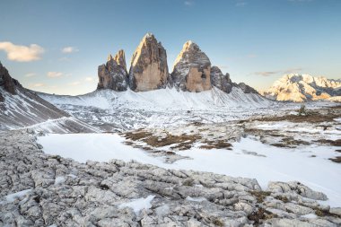 Yüksek dağlar ridge İtalya Alpleri'nde. Kış zamanında güzel doğal peyzaj