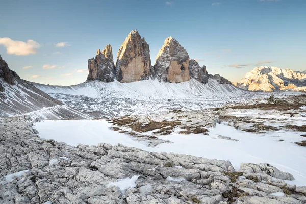 Yüksek dağlar ridge İtalya Alpleri'nde. Kış zamanında güzel doğal peyzaj