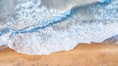 Havadan görünümü dalgalar. Hava güzel doğal deniz manzarası