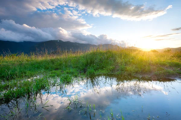 Lago Reflexão Superfície Água Paisagem Natural Hora Manhã — Fotografia de Stock