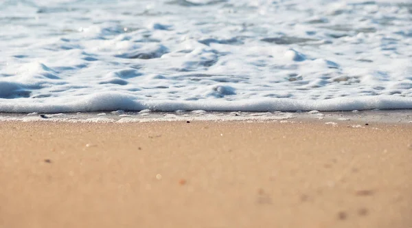 波浪和沙子作为背景 美丽的自然构成在夏天时间 — 图库照片