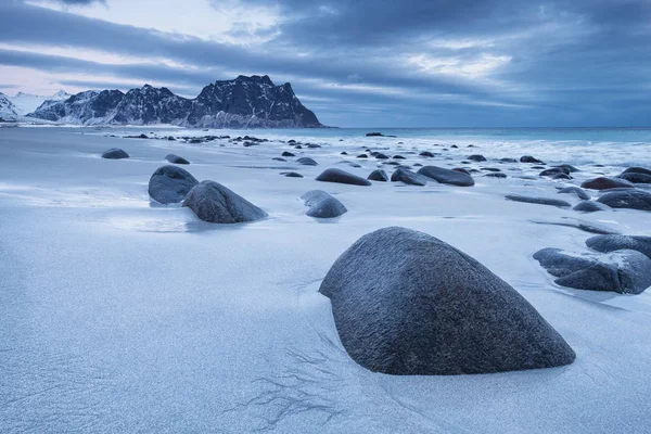 Seashore Met Stenen Tijdens Zonsondergang Mooie Natuurlijke Zeegezicht Noorwegen — Stockfoto