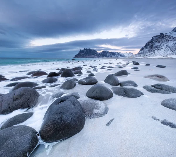 Seashore Met Stenen Tijdens Zonsondergang Mooie Natuurlijke Zeegezicht Noorwegen — Stockfoto