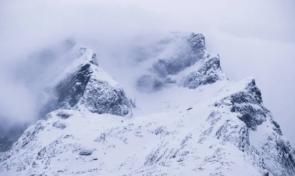 Góry Mgle Piękne Krajobrazy Norwegii — Zdjęcie stockowe