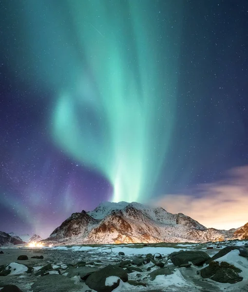 Βόρειο Φως Πάνω Στα Βουνά Πανέμορφο Φυσικό Τοπίο Της Νορβηγίας — Φωτογραφία Αρχείου