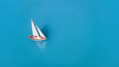 Havadan görünümü, yat. Güzel genel kavram ve yaz zaman yolculuğu fikri
