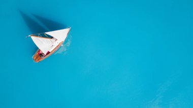 Havadan görünümü, yat. Güzel genel kavram ve yaz zaman yolculuğu fikri