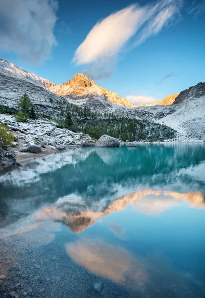 Sorapis Озеро Доломітові Альпи Італія Гори Відображенням Поверхні Води Природний — стокове фото