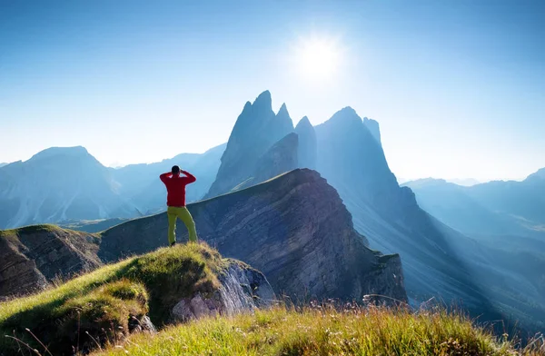 Bergsteiger Auf Den Hohen Felsen Hintergrund Sport Und Aktives Leben — Stockfoto